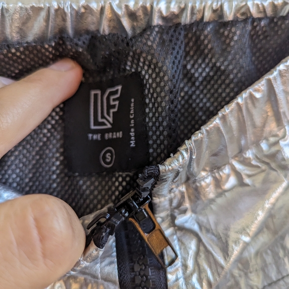 LF Shiny Metallic Silver Zip Front Logo Skirt Lined Mesh Zip Back Elastic Waist - Picture 6 of 8